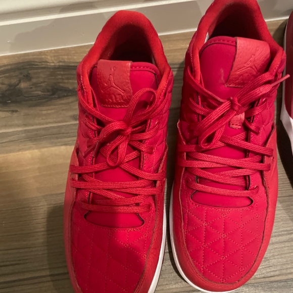 4 pairs jordans and Nike main image 4